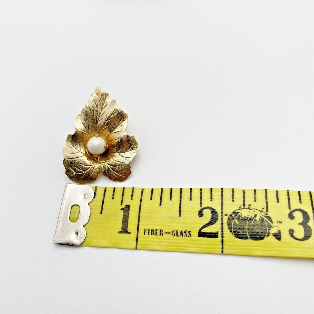 Vintage Matte Gold Tone Textured Leaf Faux Pearl Brooch Pin Set Sarah Coventry - Picture 8 of 8